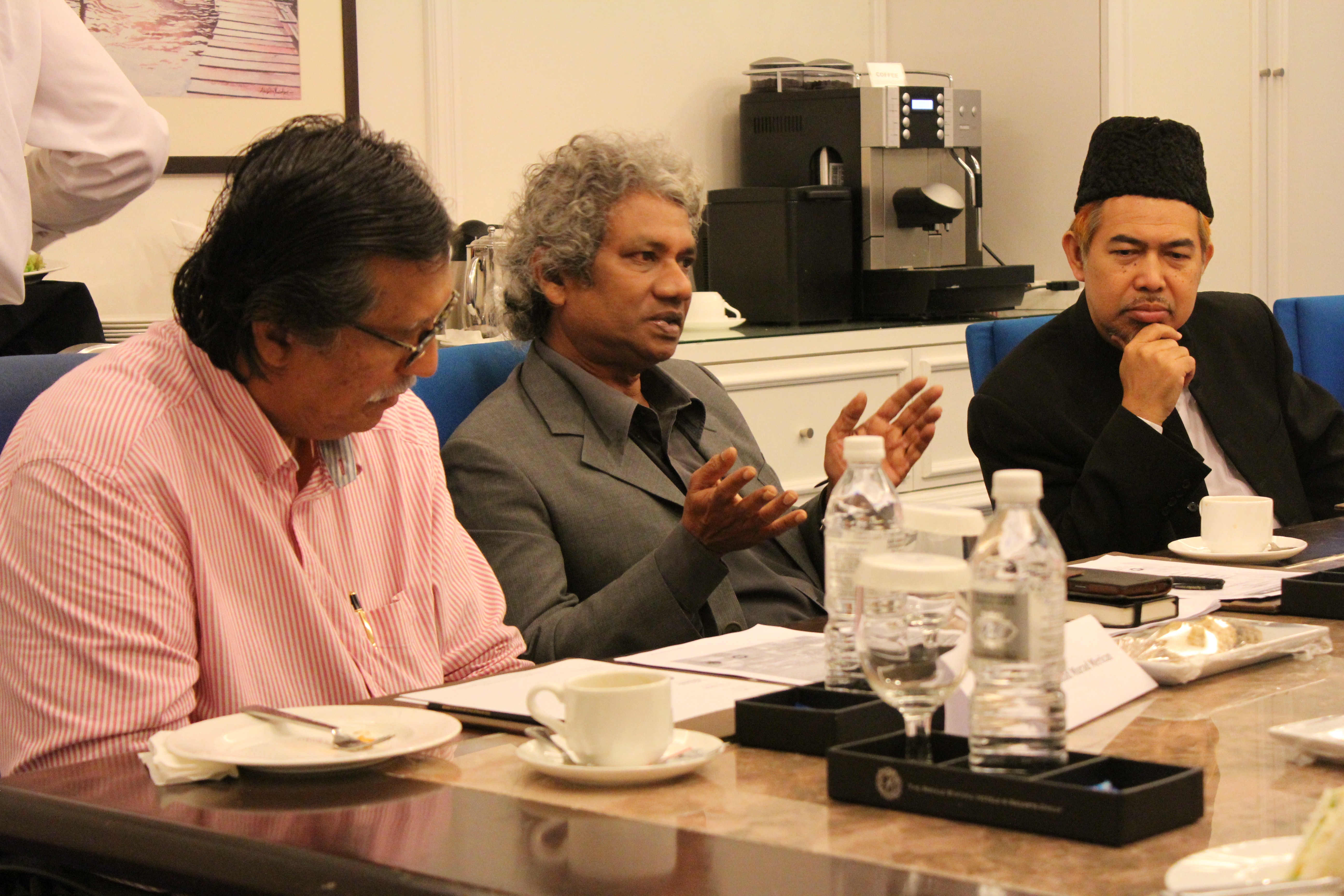 Photos : Brainstorming Session on “Extremism in the Muslim World “